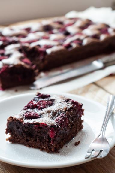 Brownie z malinami